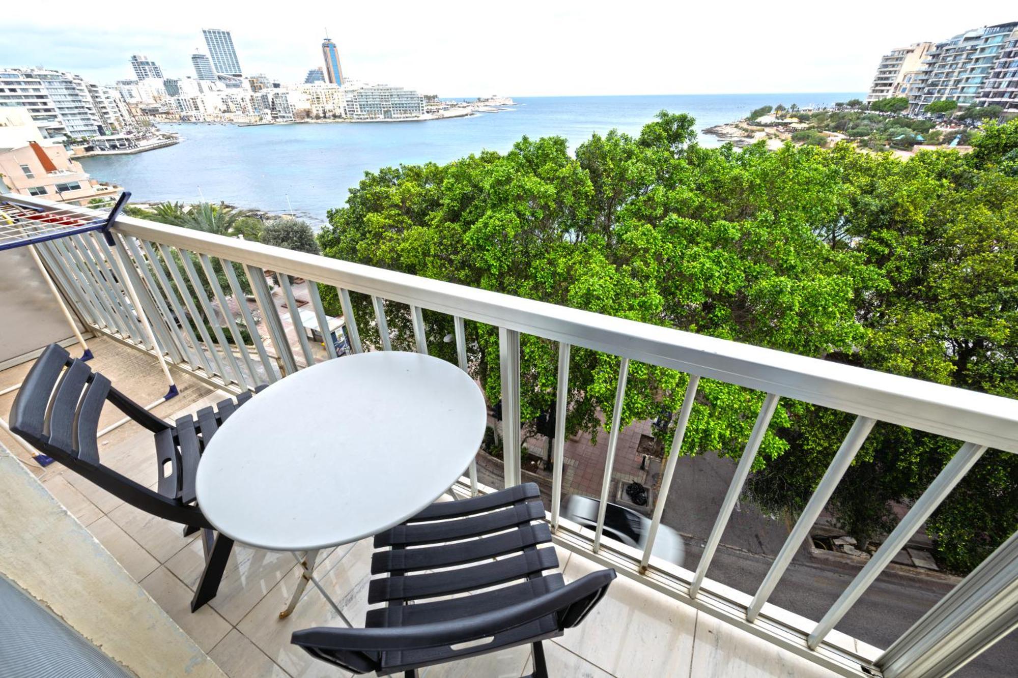 Vic- Seafront Apartment Sliema Exterior photo
